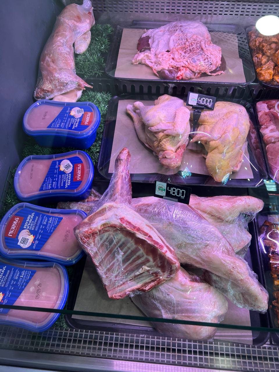 «Գյուղի համ ու հոտ» խանութի ցուցափեղկը՝ թարմ մսով